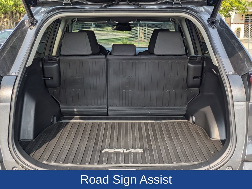 Used 2022 Toyota RAV4 XLE w/ Convenience Package FWD image 14