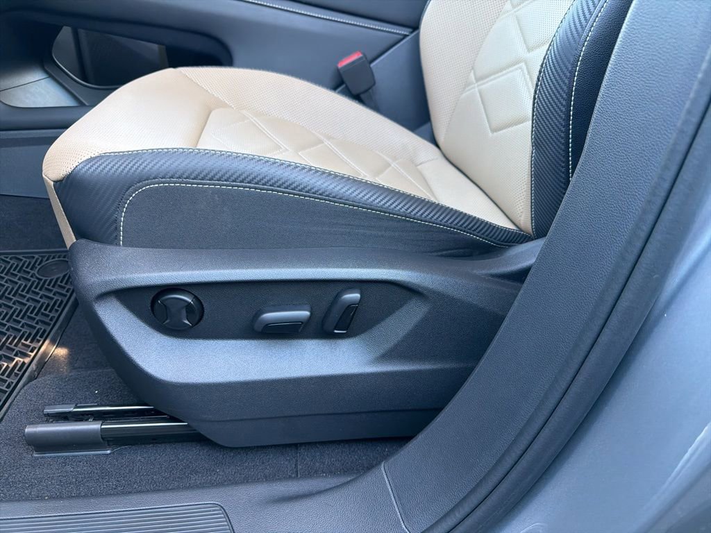 Used 2024 Volkswagen Atlas Cross Sport SE image 12