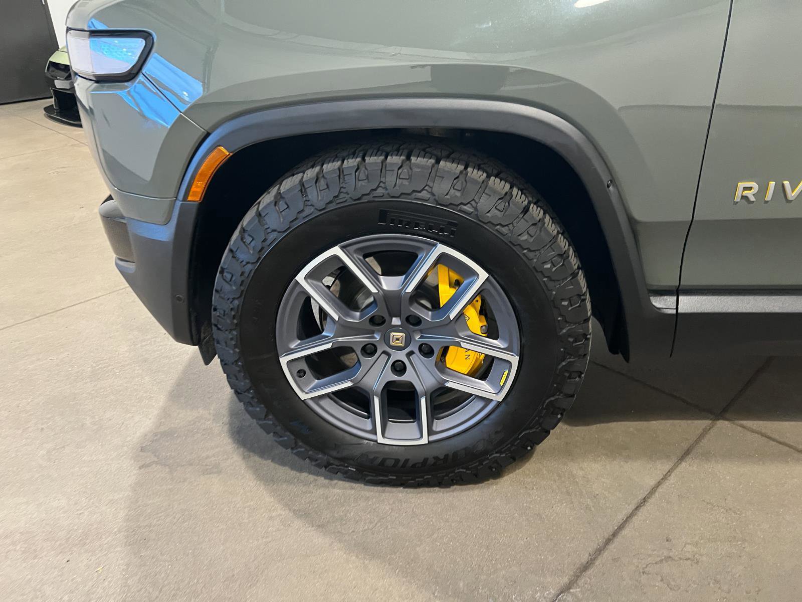 Used 2023 Rivian R1S Launch Edition image 45