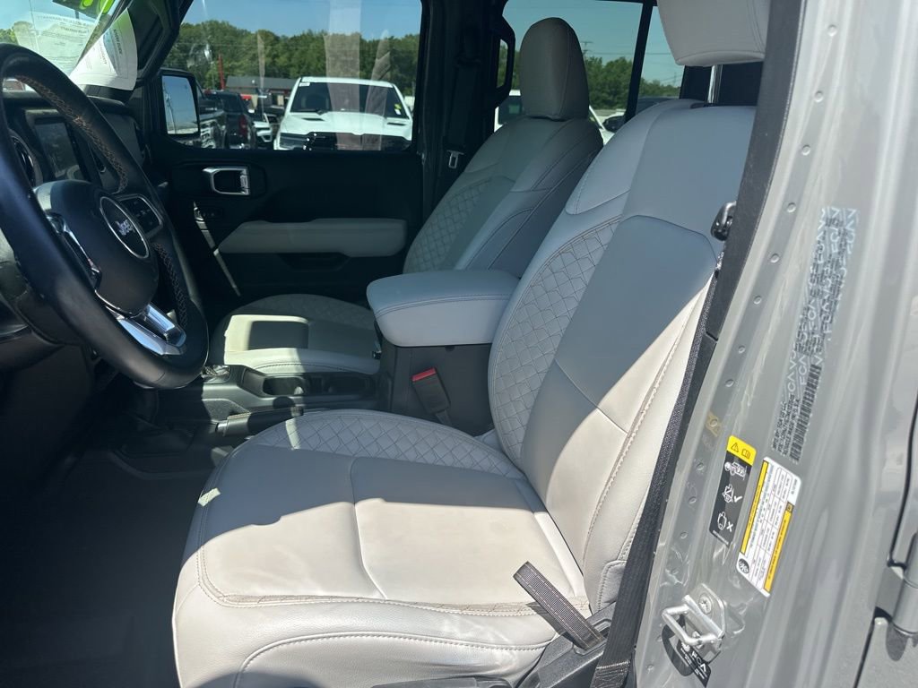 Used 2022 Jeep Gladiator Overland AWD/4WD image 11