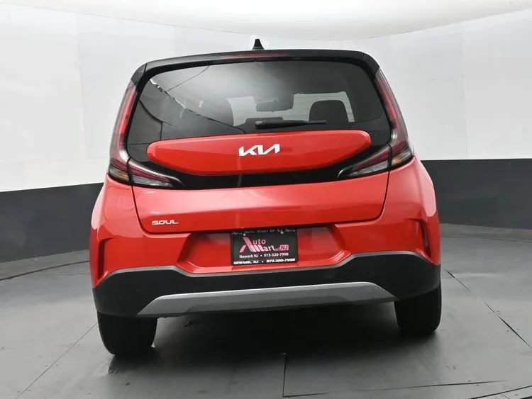 Used 2024 Kia Soul LX w/ LX Technology Package FWD image 6