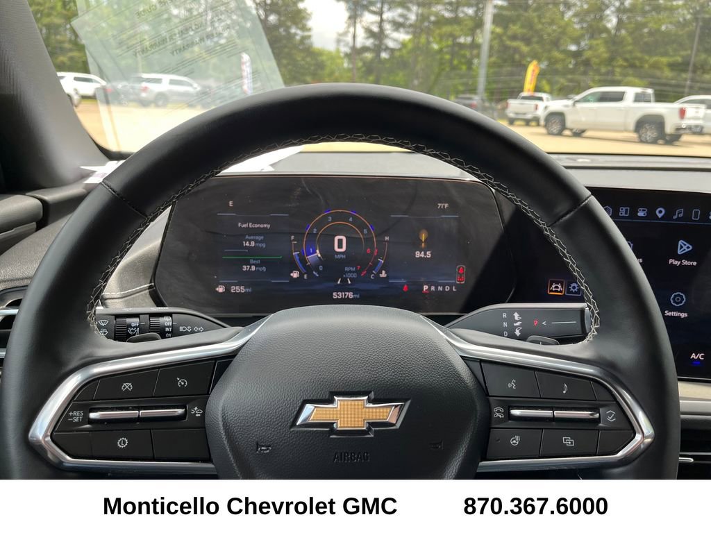 Used 2025 Chevrolet Traverse LT FWD image 12