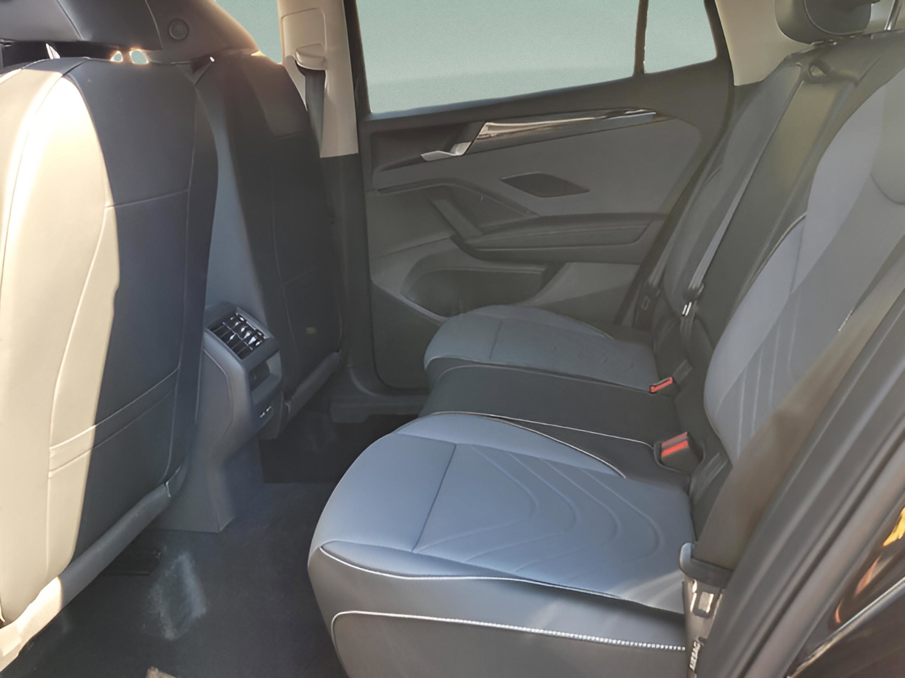 New 2025 Volkswagen Tiguan SE image 10