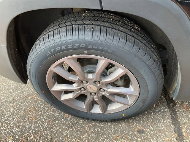 Used 2023 GMC Terrain SLT w/ Tech Package AWD/4WD image 10