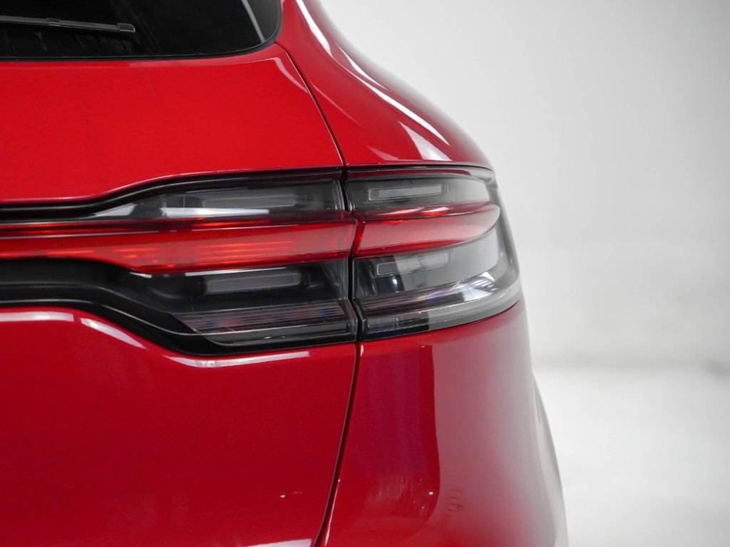 Certified 2026 Porsche Macan AWD/4WD image 12