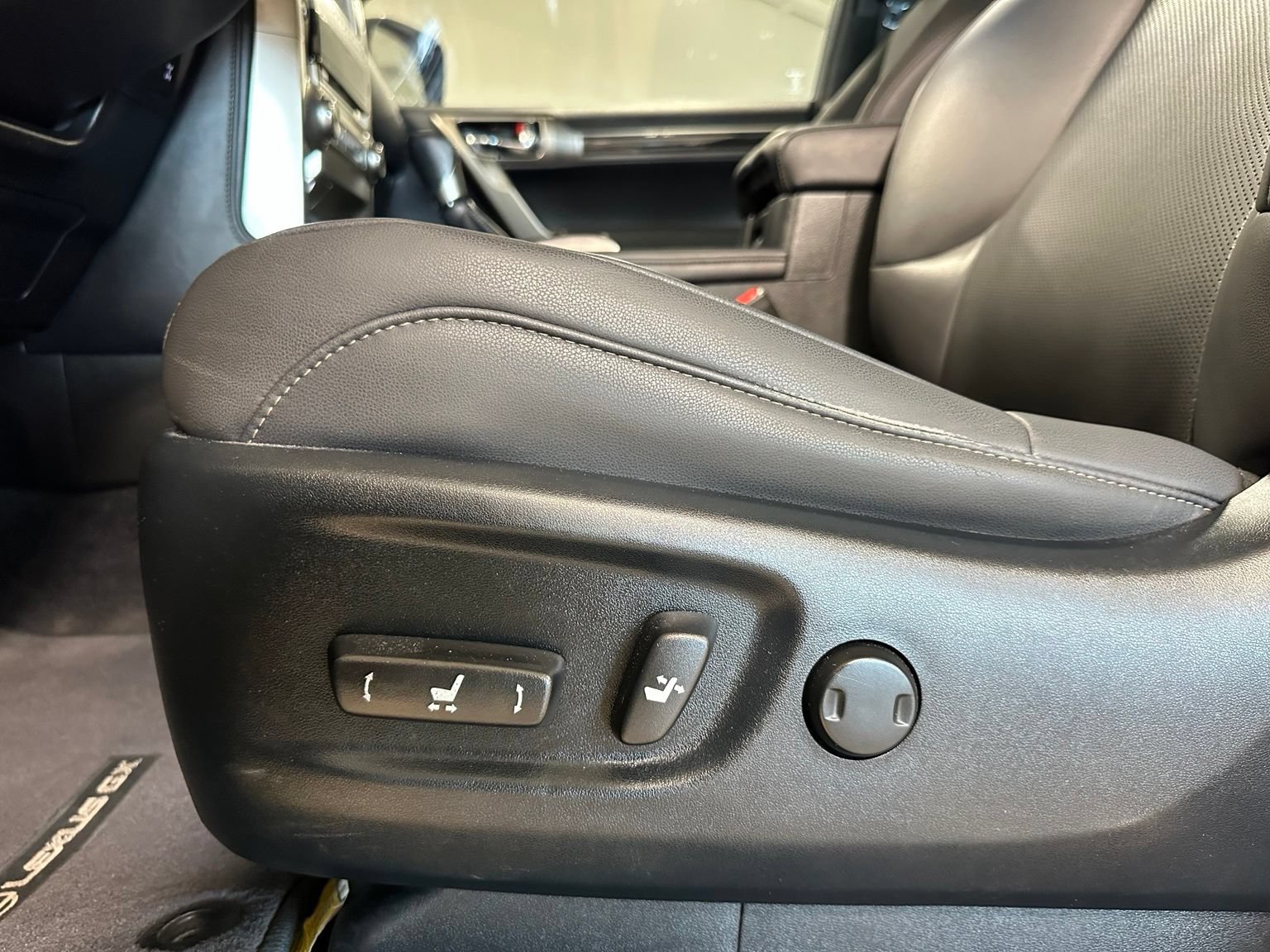 Used 2021 Lexus GX 460 Premium w/ Premium Package AWD/4WD image 14