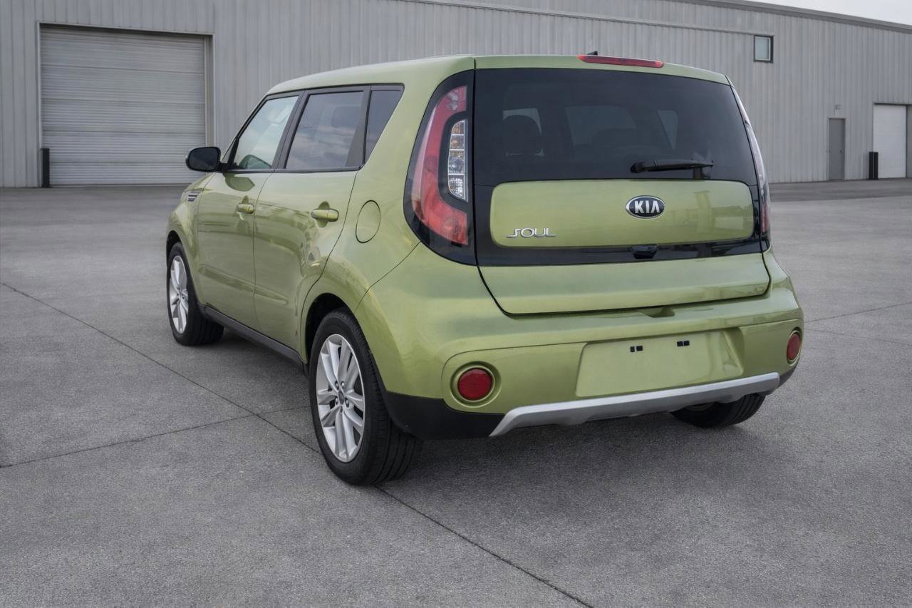Used 2017 Kia Soul + image 3