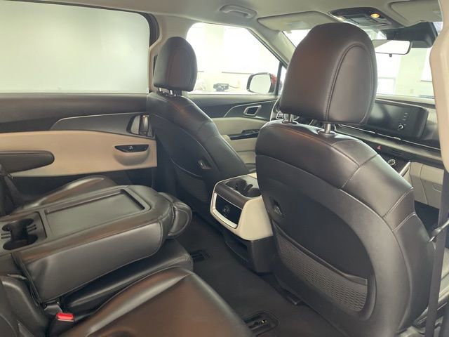Used 2024 Kia Carnival LX image 29