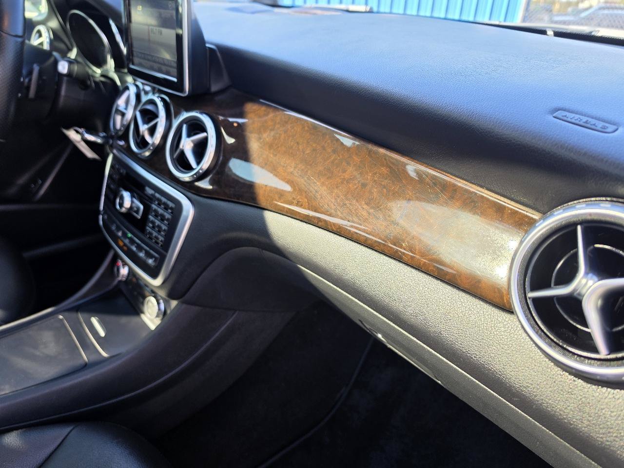 Used 2015 Mercedes-Benz GLA 250 4MATIC image 30