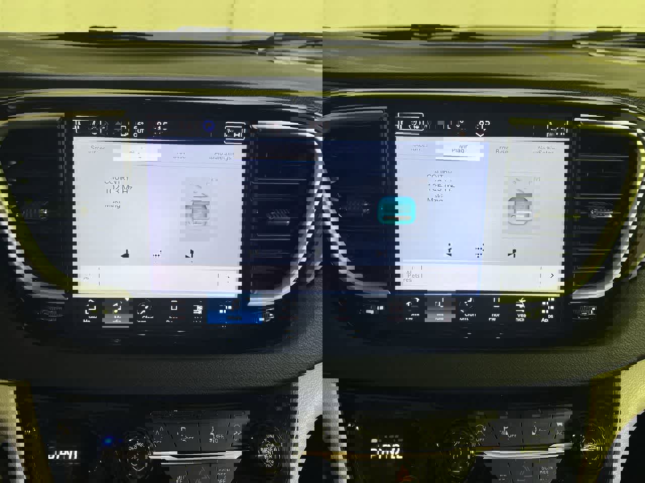 Used 2024 Chrysler Pacifica Touring-L image 18