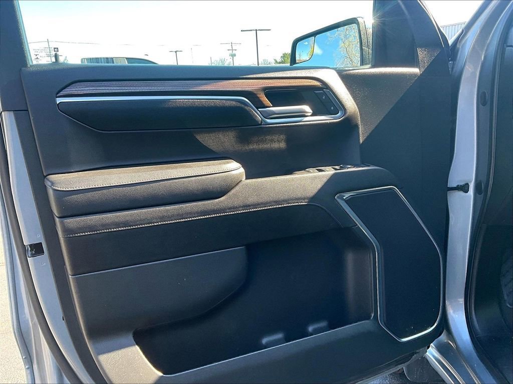 Used 2023 Chevrolet Silverado 1500 LT AWD/4WD image 9