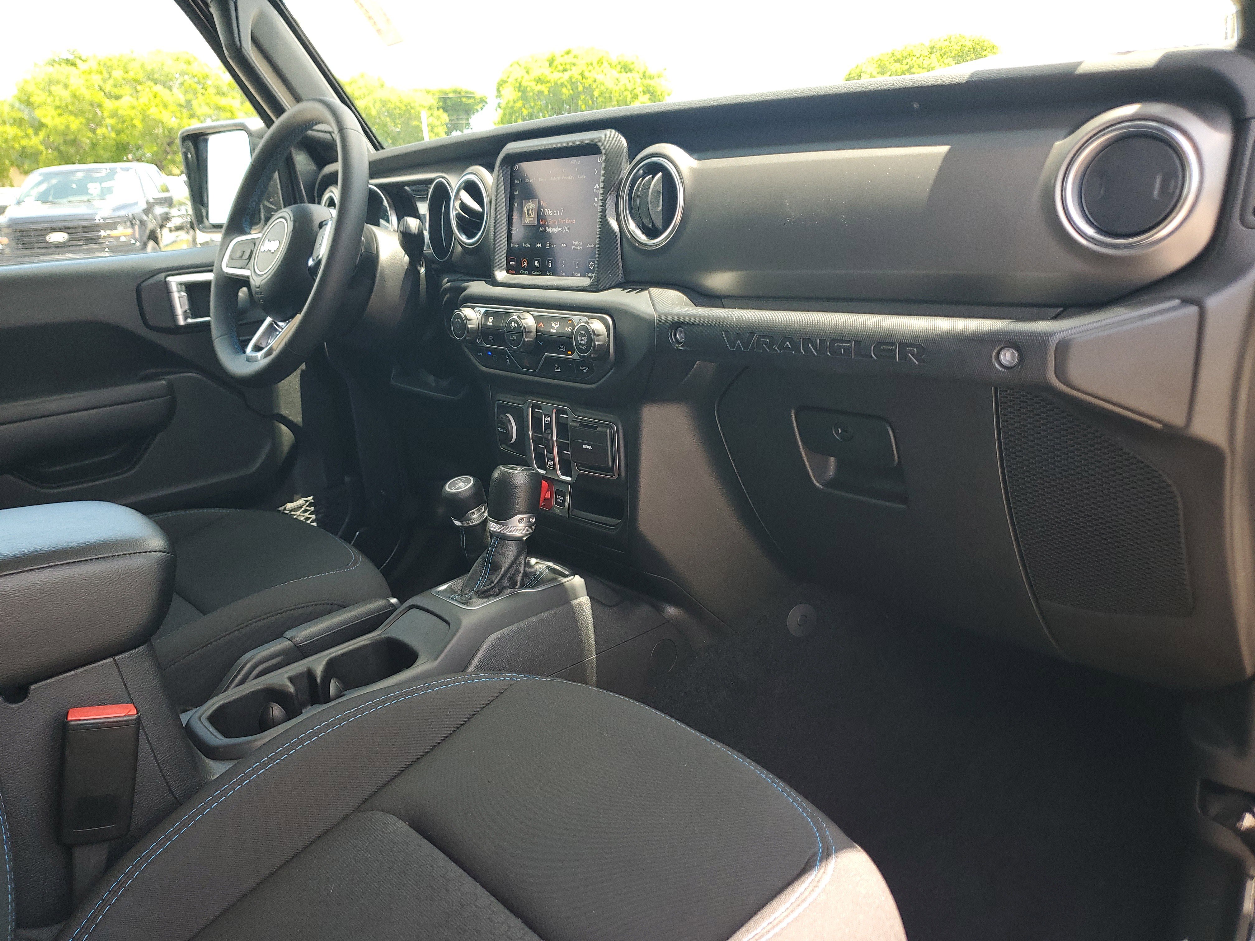 Used 2023 Jeep Wrangler Unlimited Rubicon 4xe AWD/4WD image 18
