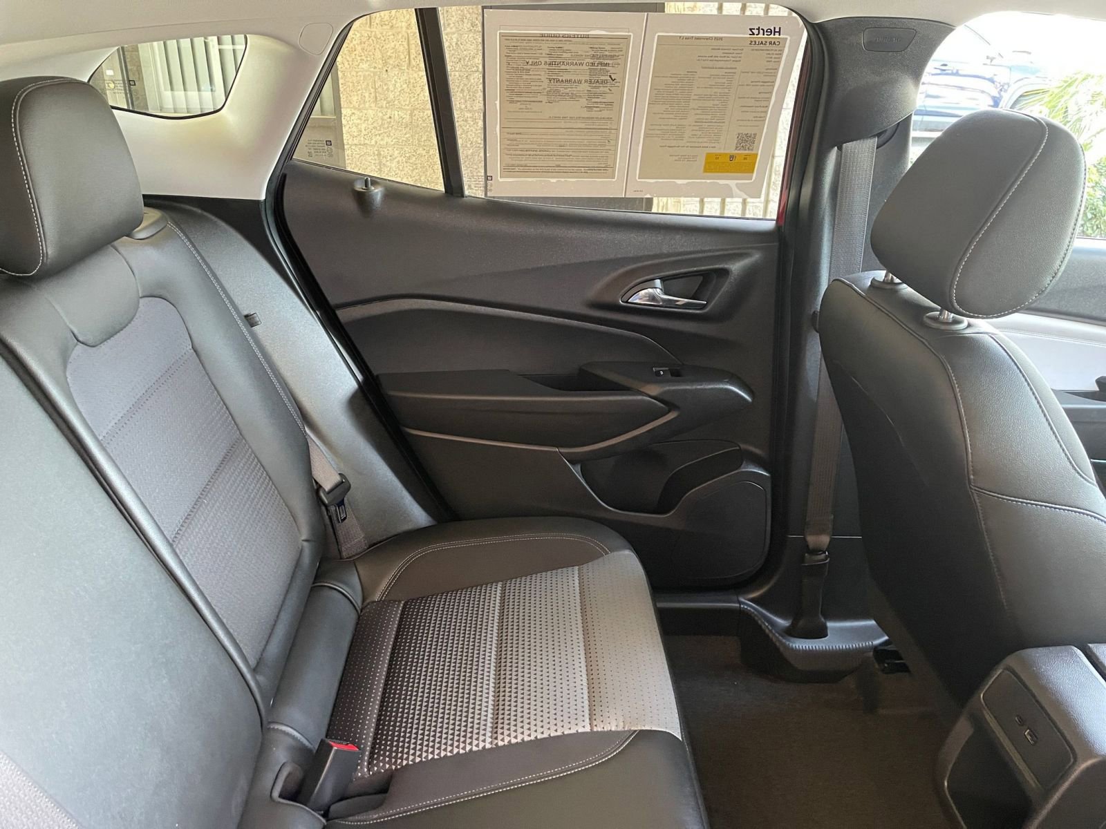 Used 2025 Chevrolet Trax LT image 36