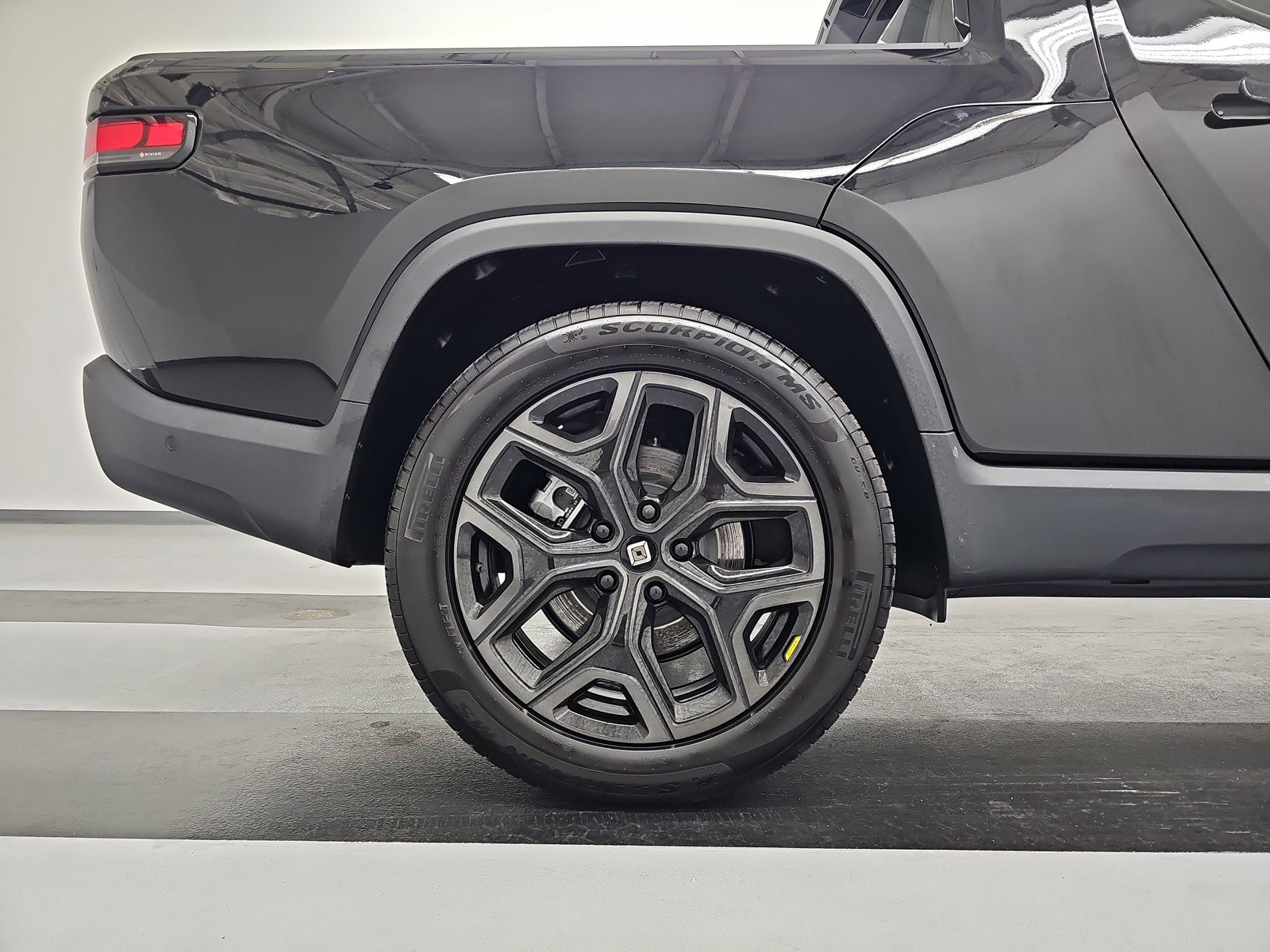 Used 2025 Rivian R1T Adventure image 12