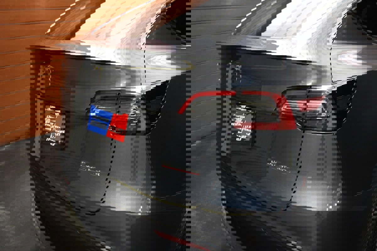 Used 2023 Tesla Model Y Performance image 12