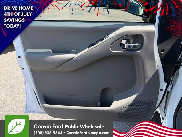 Used 2016 Nissan Frontier SV w/ SV Value Truck Package RWD image 12