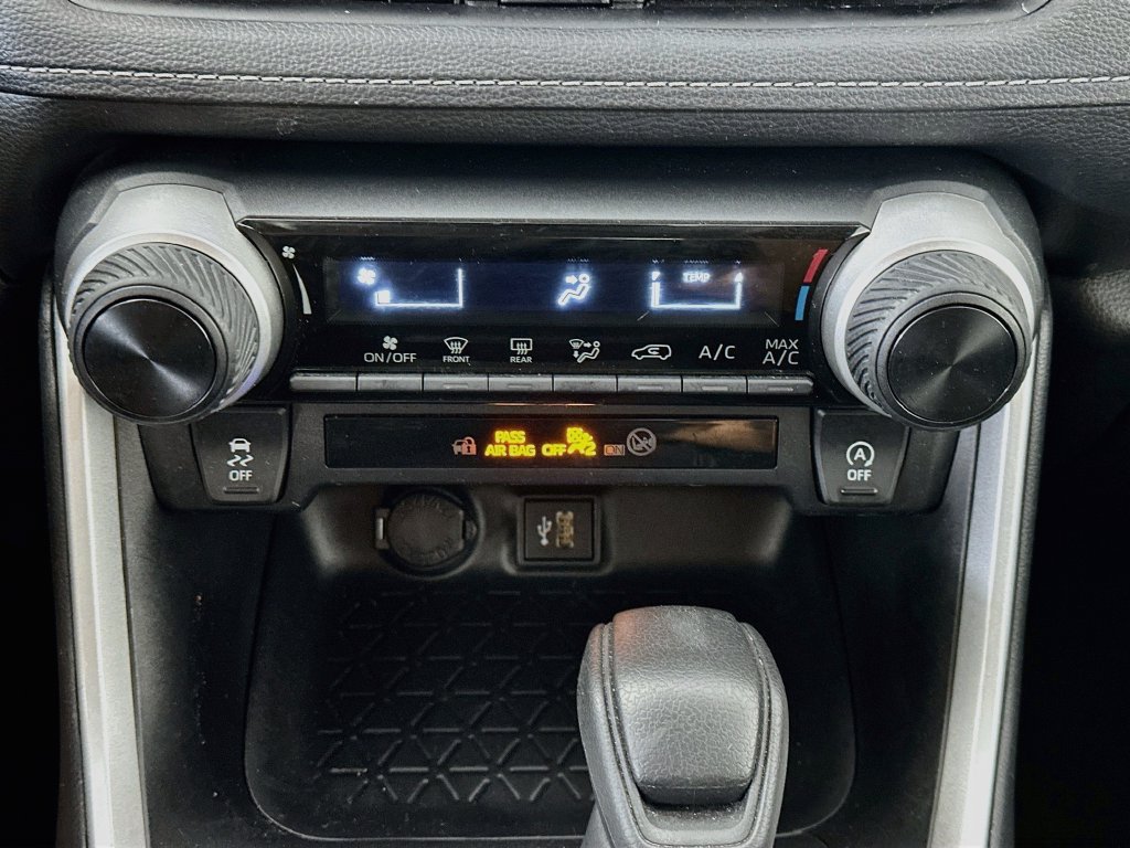Used 2025 Toyota RAV4 LE AWD/4WD image 18