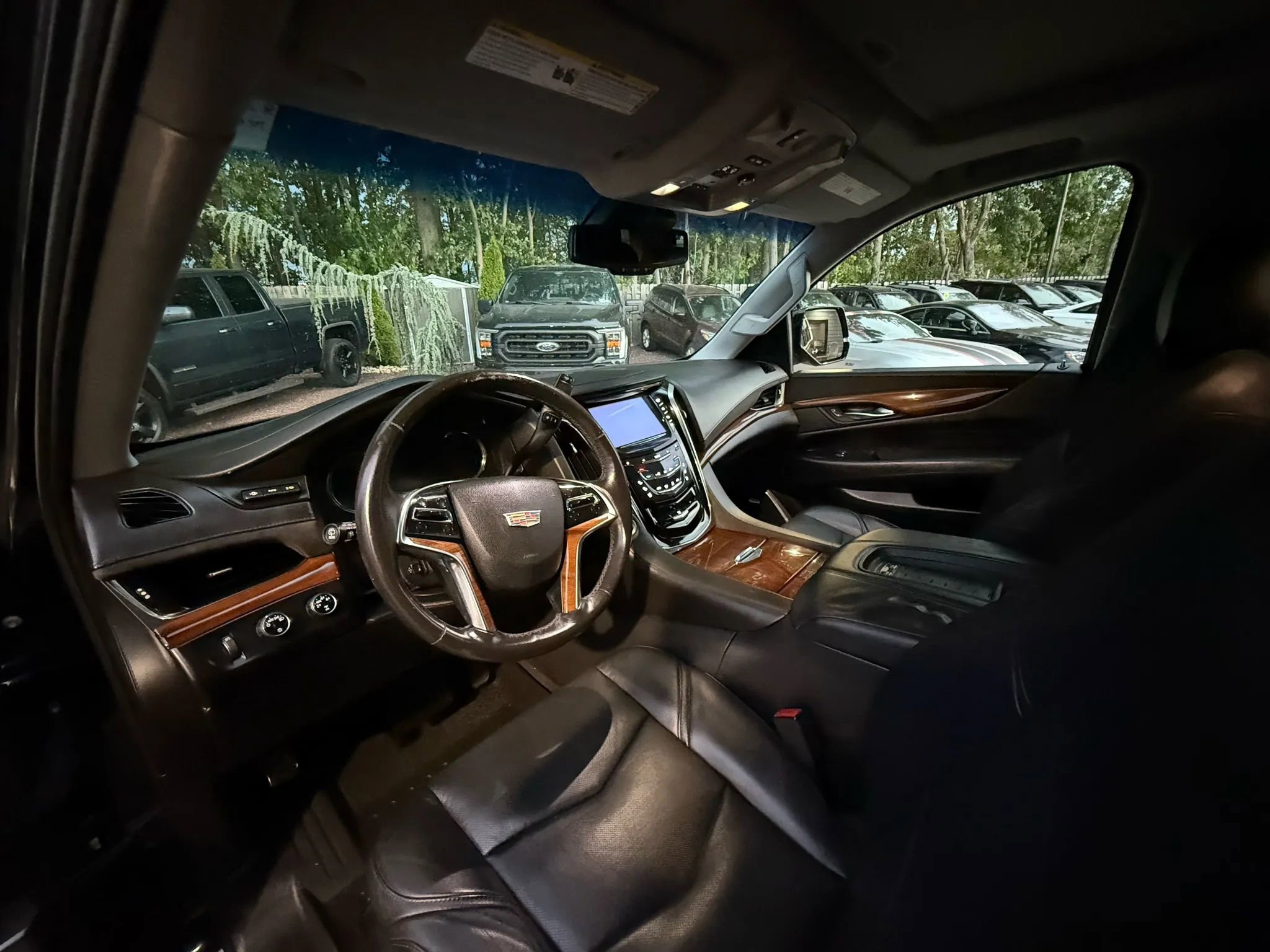 Used 2016 Cadillac Escalade Luxury image 13
