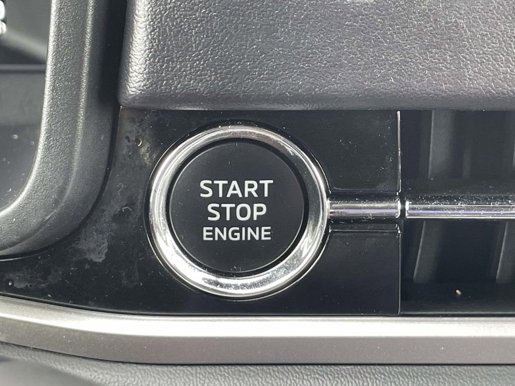 Used 2024 Mitsubishi Outlander SE Black Edition image 31