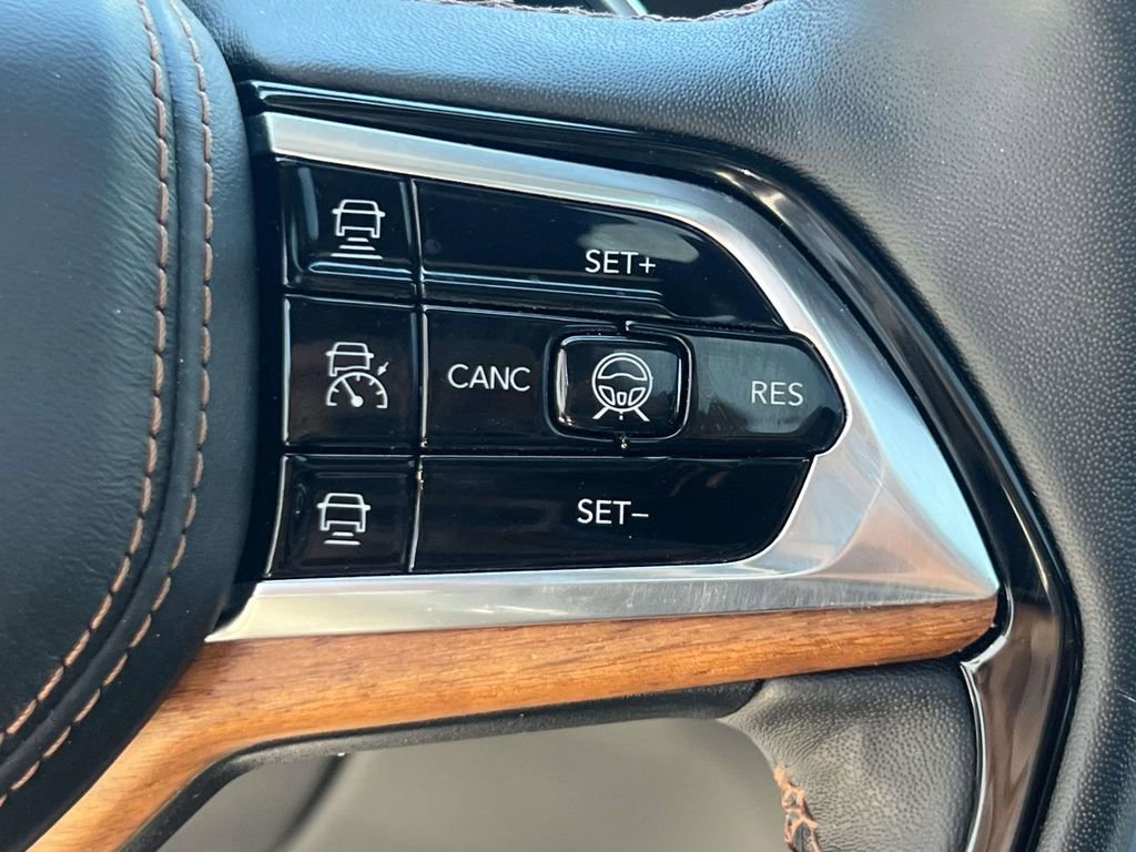Used 2022 Jeep Grand Cherokee Summit AWD/4WD image 23