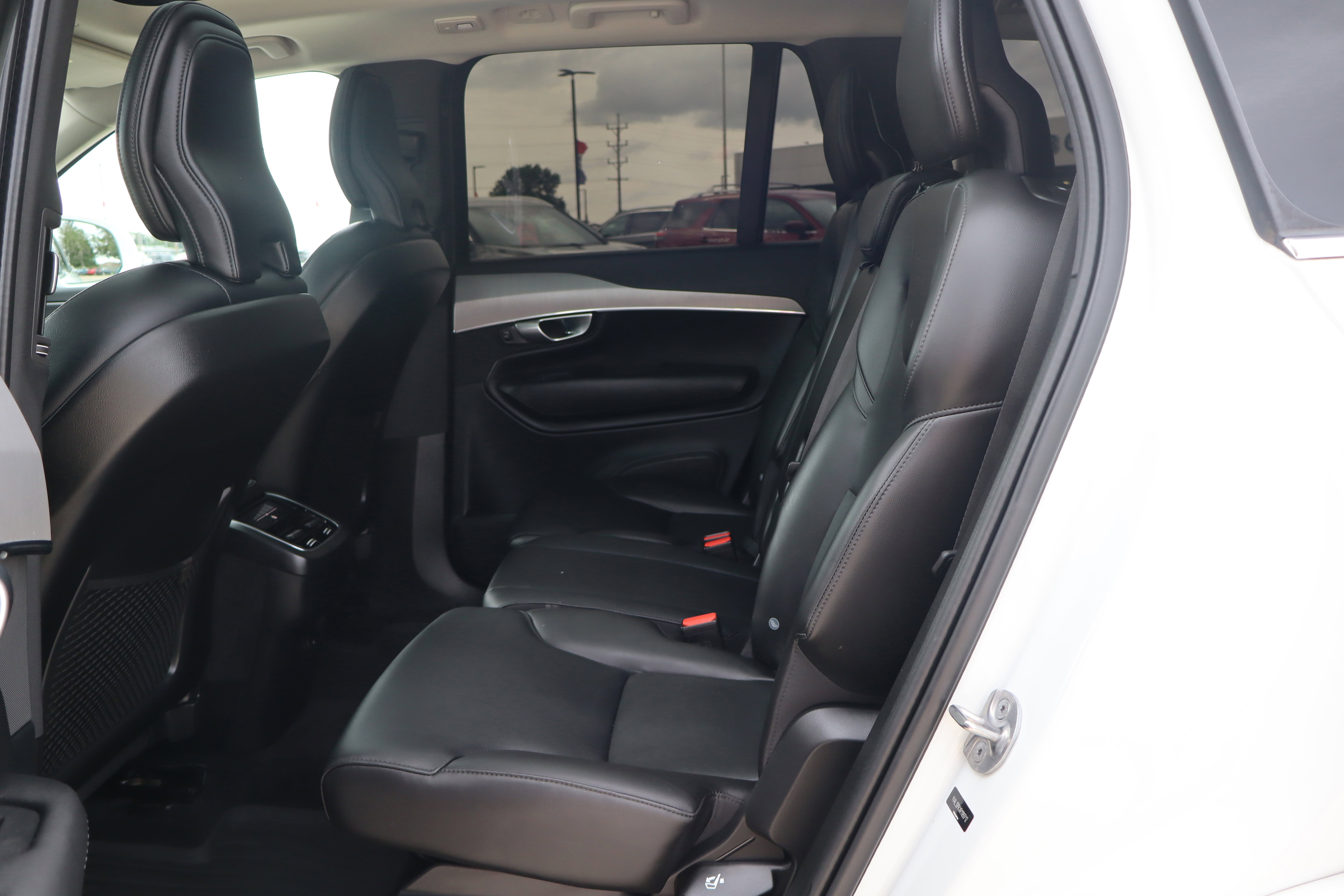 Used 2024 Volvo XC90 B5 Core w/ Protection Package Premier AWD/4WD image 11