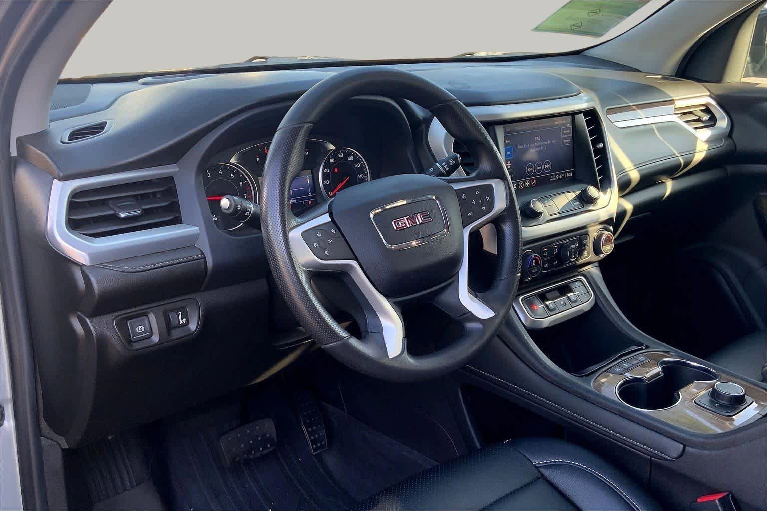 Used 2023 GMC Acadia SLE w/ Elevation Edition image 16