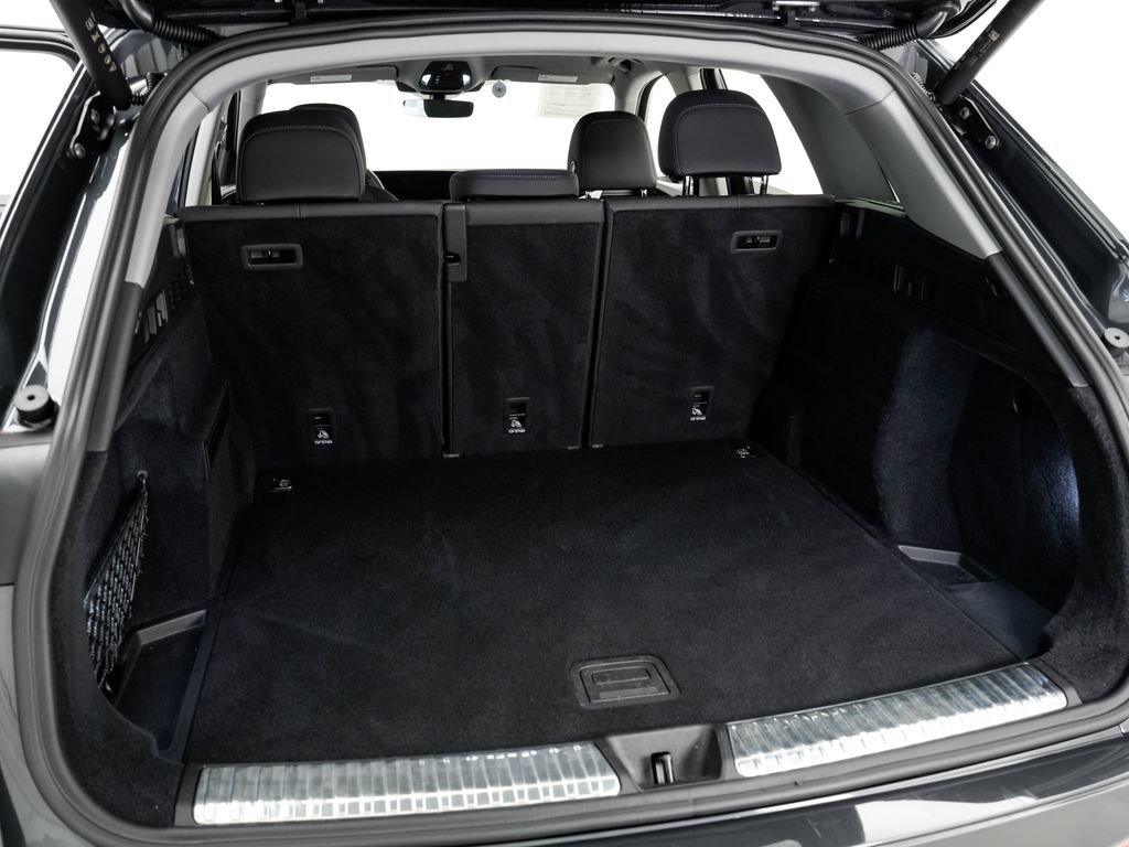 Certified 2025 Audi Q5 Premium w/ 19" Wheel Package AWD/4WD image 28