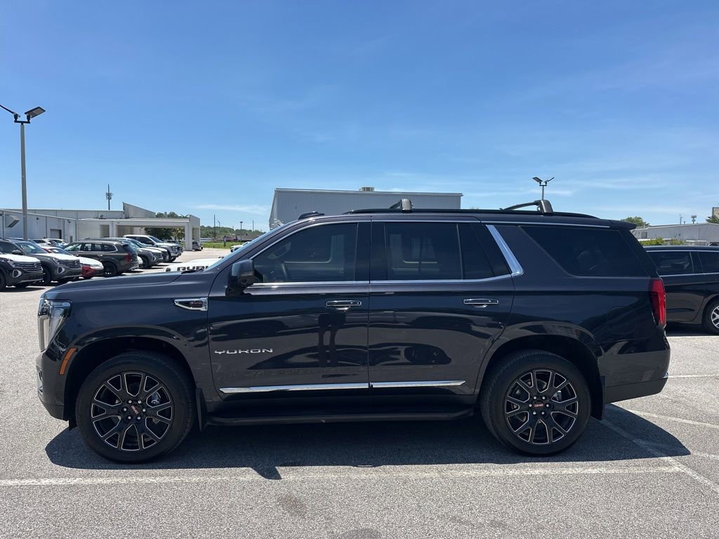 Used 2025 GMC Yukon Elevation w/ LPO, Elevation Black Package AWD/4WD image 8