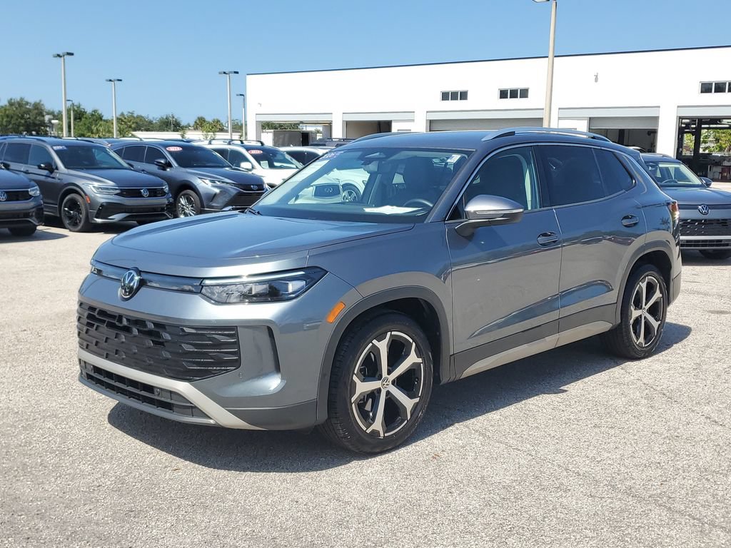 Certified 2026 Volkswagen Tiguan SE FWD image 9