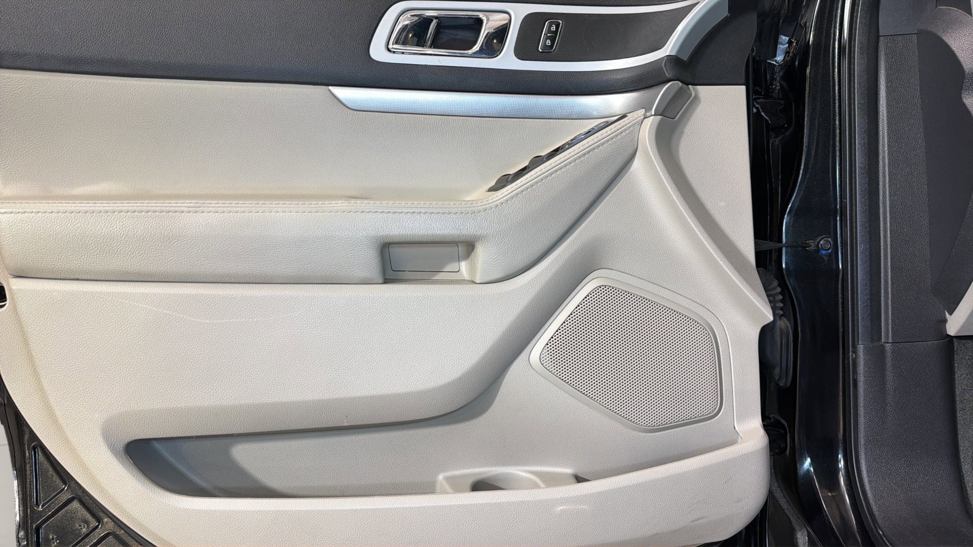 Used 2014 Ford Explorer XLT FWD image 21