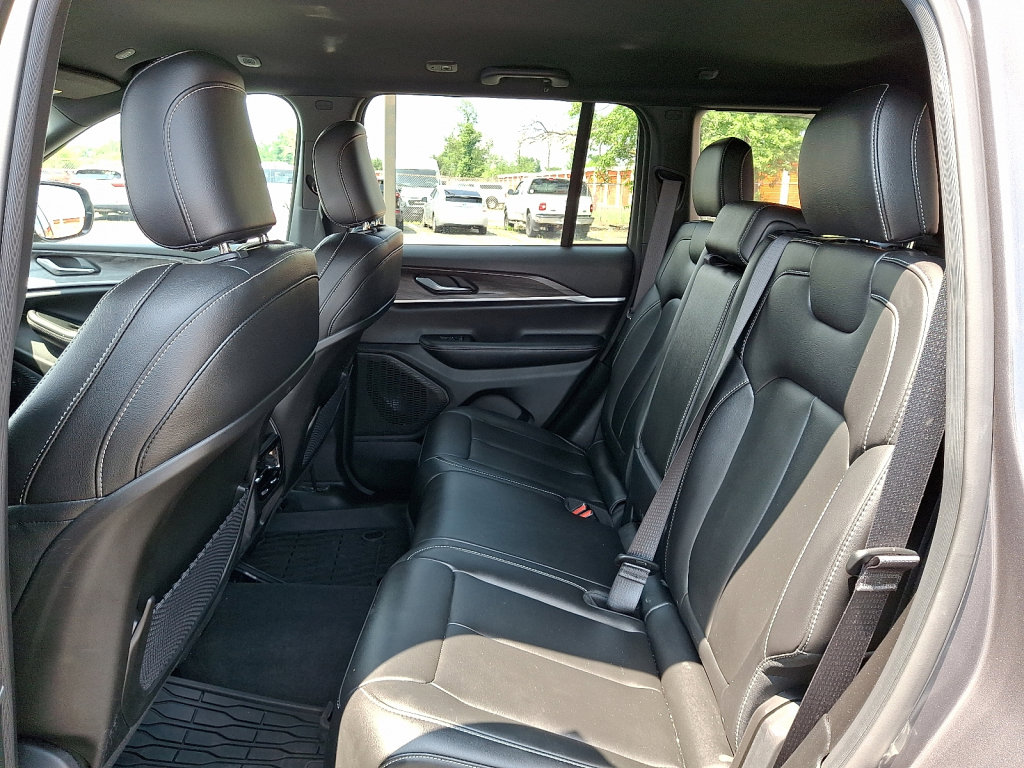 Used 2024 Jeep Grand Cherokee Limited image 20