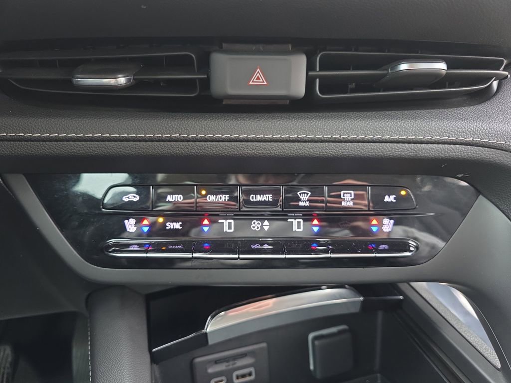 Used 2023 Buick Envision Avenir AWD/4WD image 21