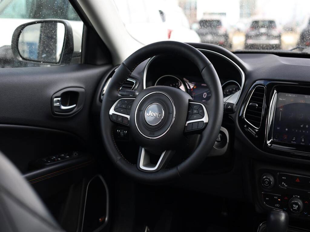 Used 2018 Jeep Compass Limited w/ Navigation Group image 10