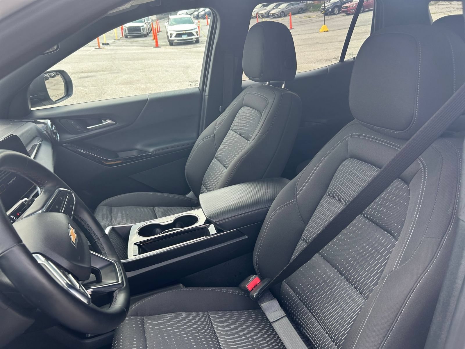 Used 2025 Chevrolet Equinox LT FWD image 30