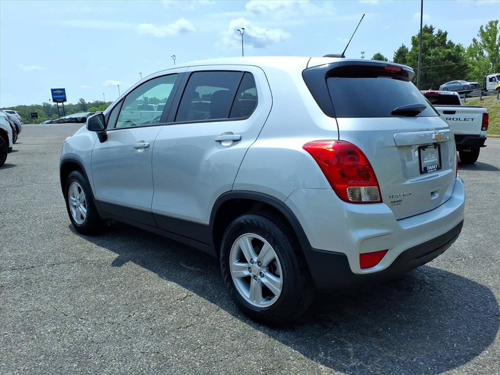 Used 2022 Chevrolet Trax LS w/ Tint and Cruise Package AWD/4WD image 5