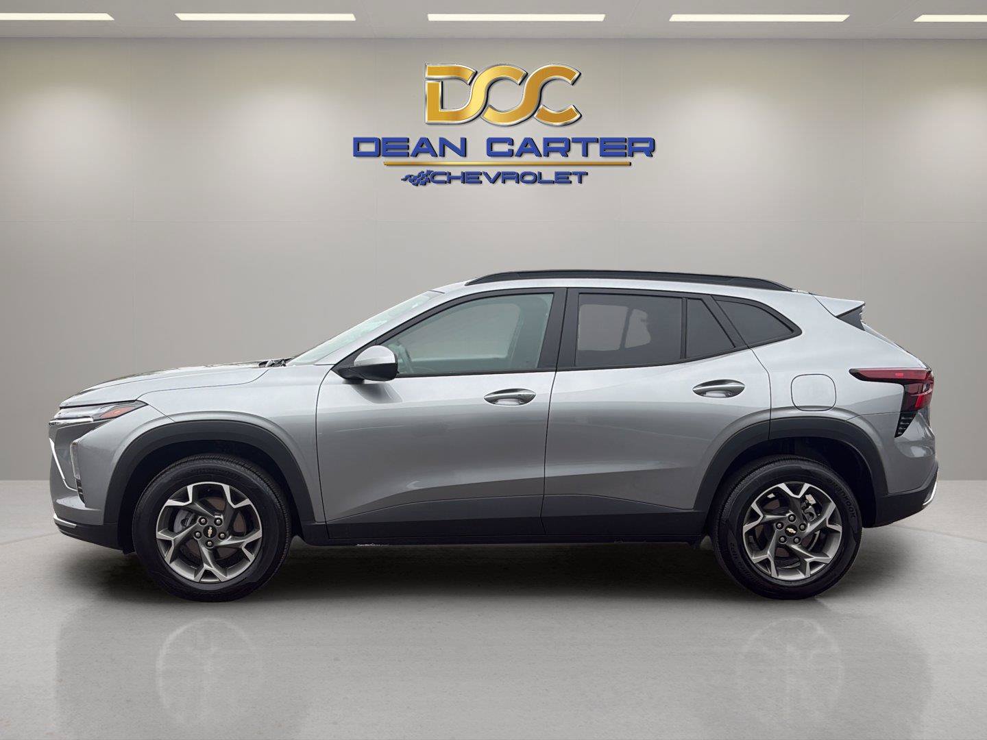 Used 2025 Chevrolet Trax LT w/ LT Convenience Package FWD image 2