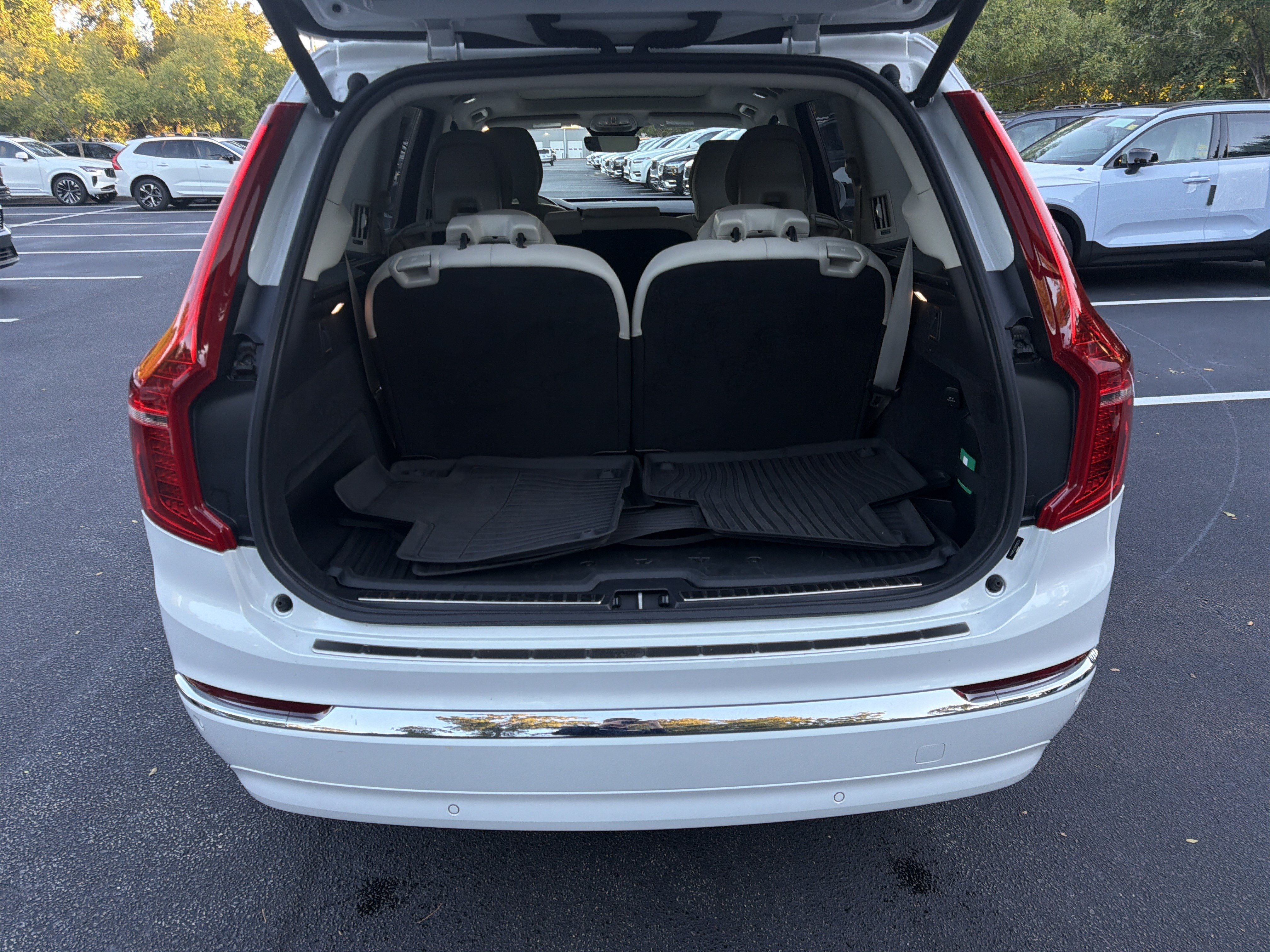 Certified 2024 Volvo XC90 T8 Plus w/ Protection Package Premier AWD/4WD image 34