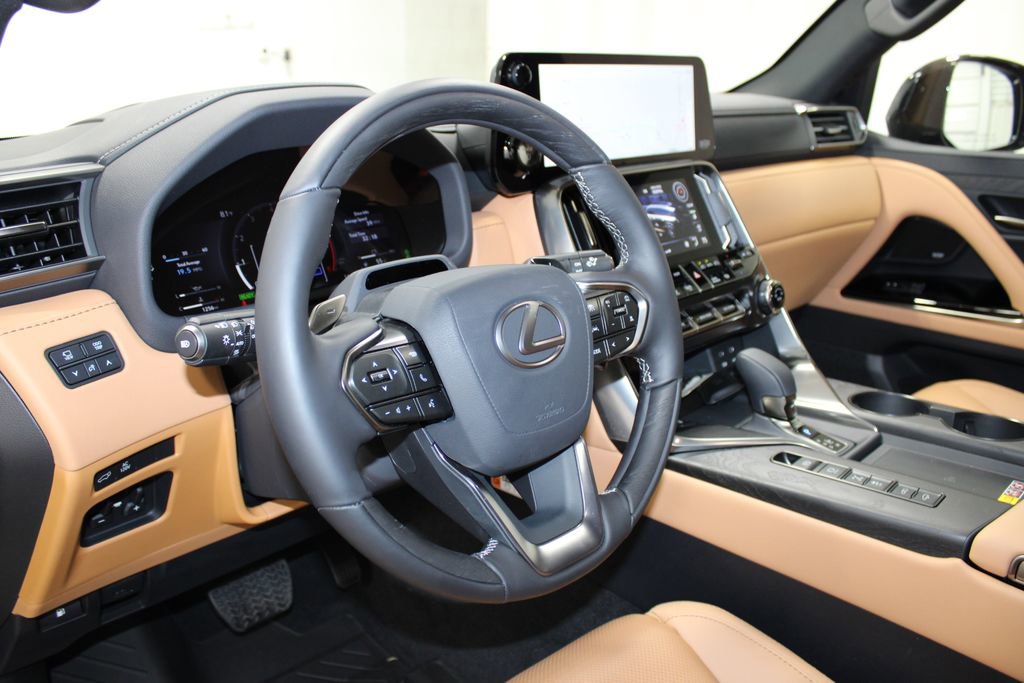 Used 2025 Lexus LX 700h Luxury image 19