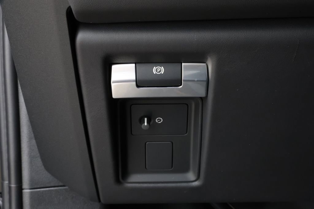 New 2026 Land Rover Defender 110 OCTA AWD/4WD image 26