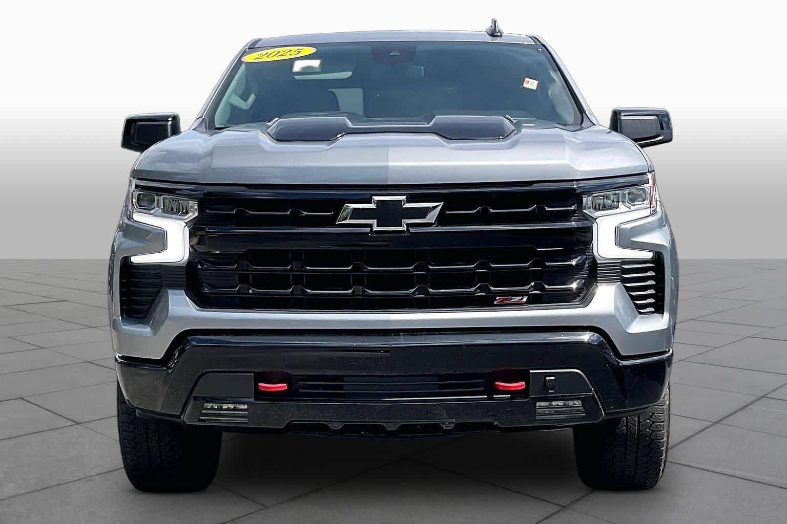 Used 2025 Chevrolet Silverado 1500 LT Trail Boss w/ Convenience Package II AWD/4WD image 4