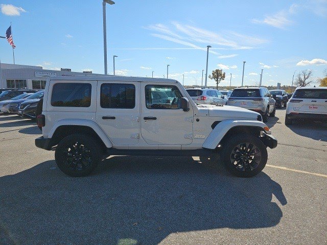Used 2023 Jeep Wrangler Sahara w/ Cold Weather Group image 7