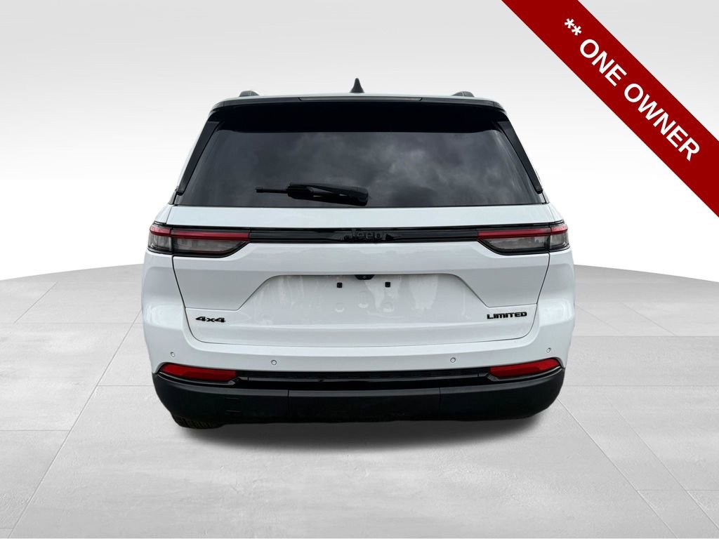 Used 2023 Jeep Grand Cherokee Limited w/ Black Appearance Package AWD/4WD image 4