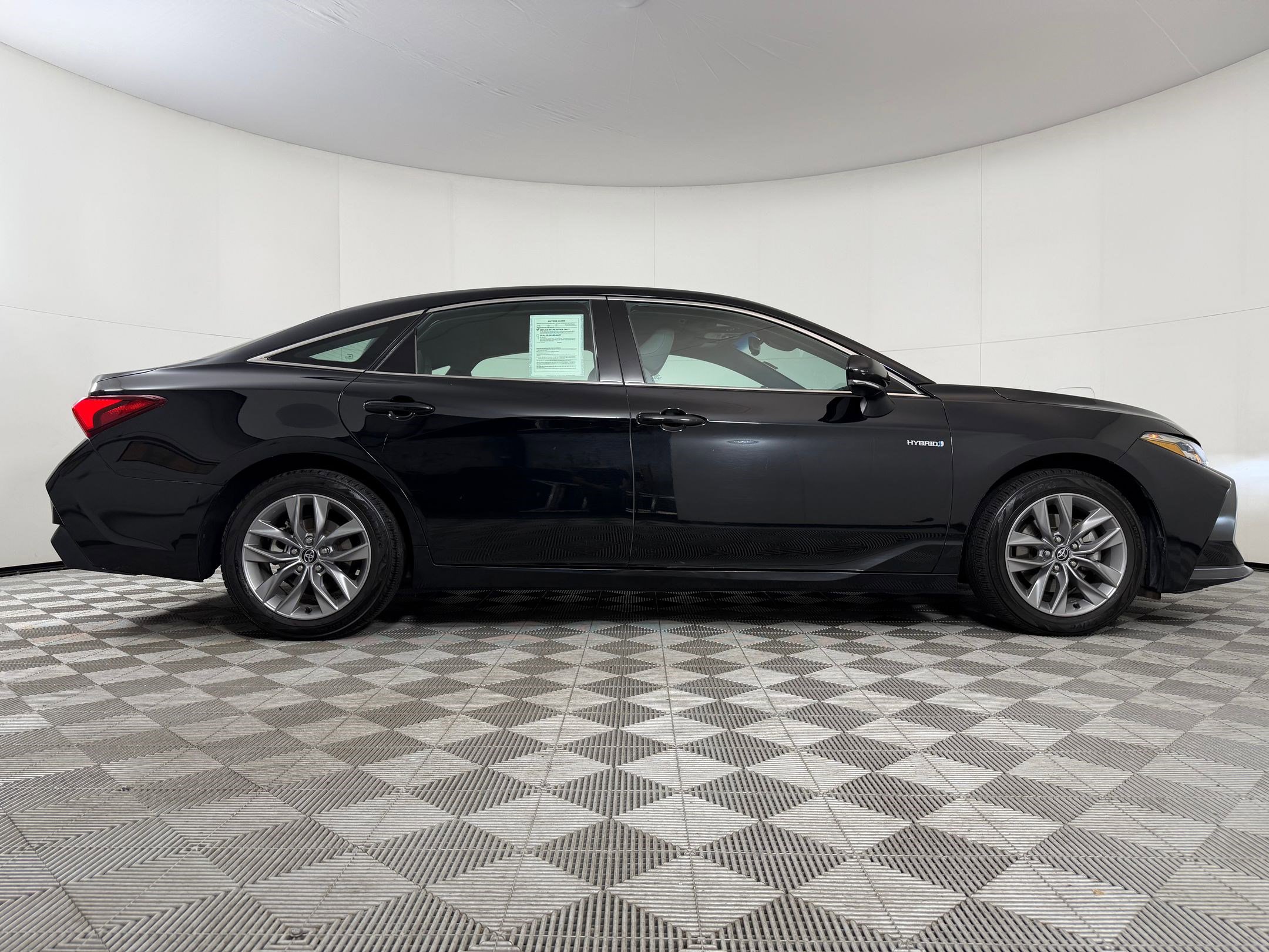 Used 2020 Toyota Avalon XLE w/ Moonroof Package FWD image 8