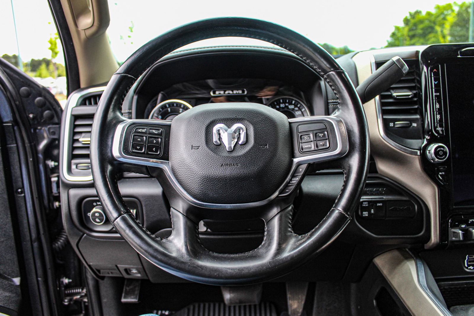 Used 2022 RAM 3500 Laramie AWD/4WD image 20