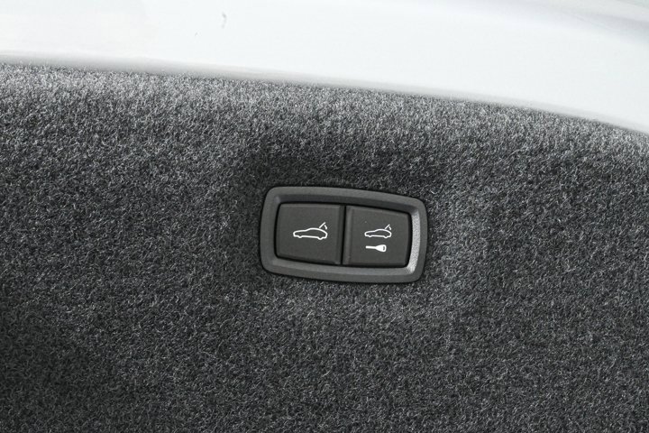 New 2025 Porsche Taycan image 31