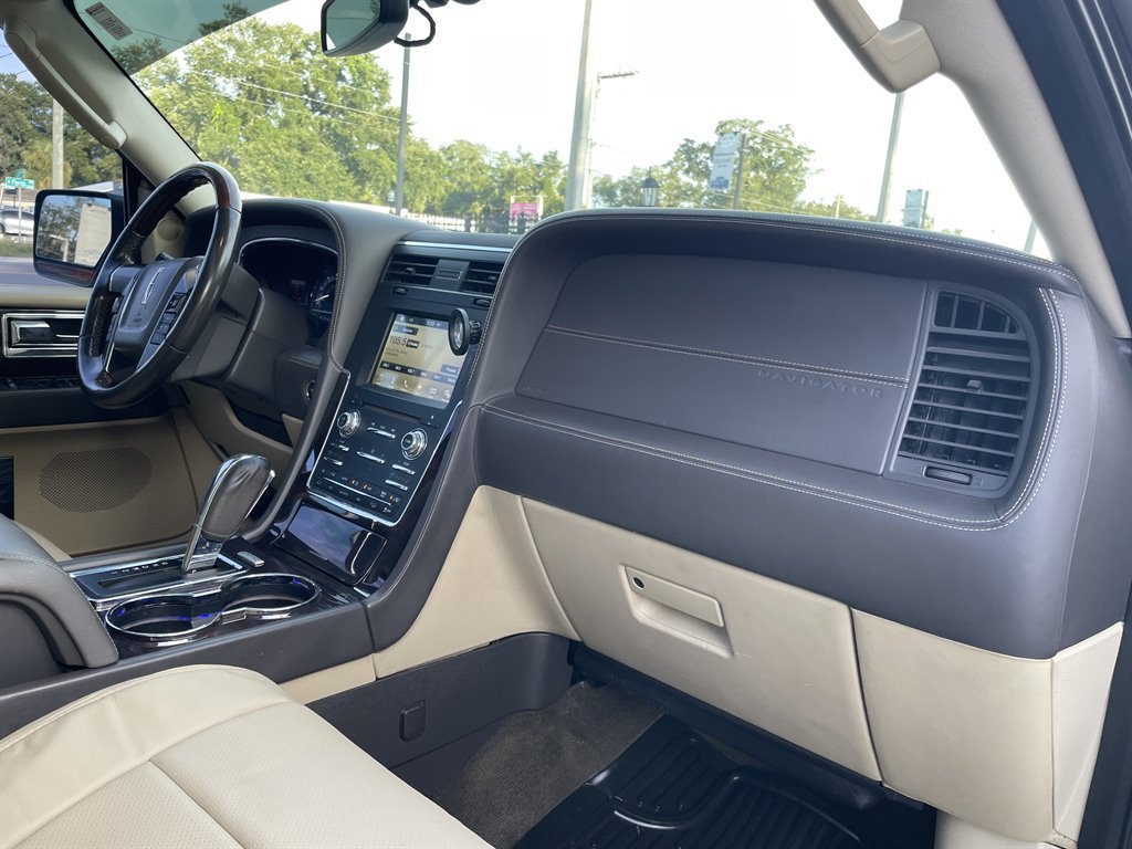 Used 2016 Lincoln Navigator L Reserve AWD/4WD image 16