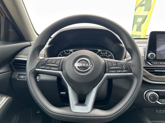 Used 2025 Nissan Altima 2.5 SV FWD image 17