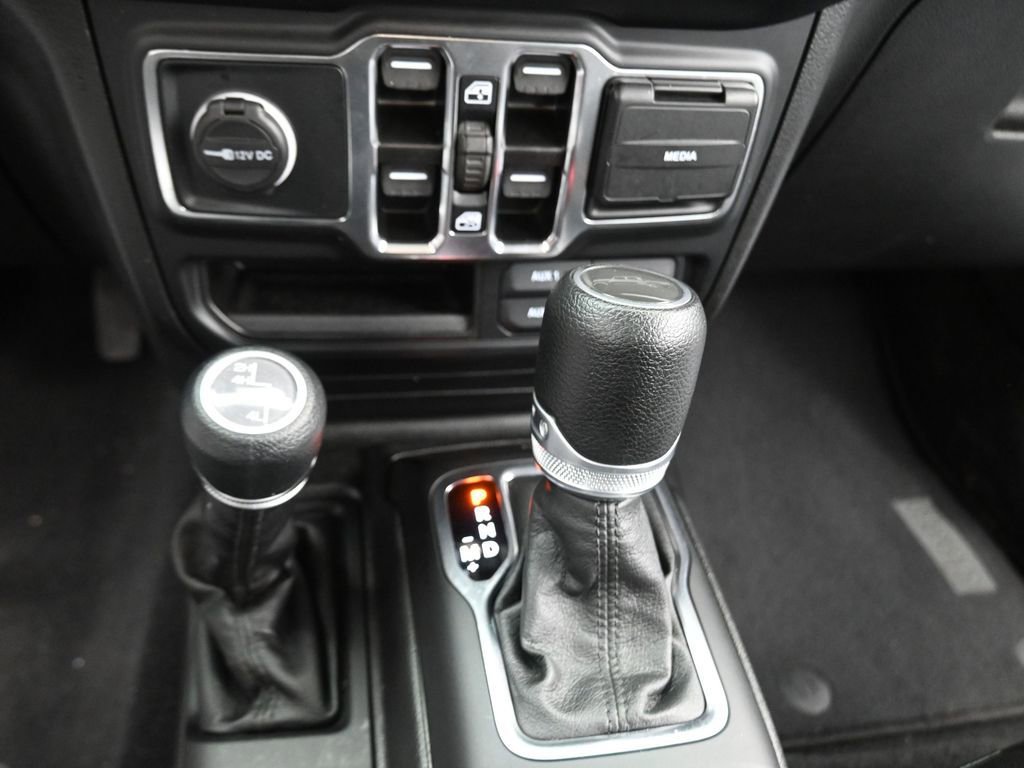 Used 2023 Jeep Gladiator Sport image 12