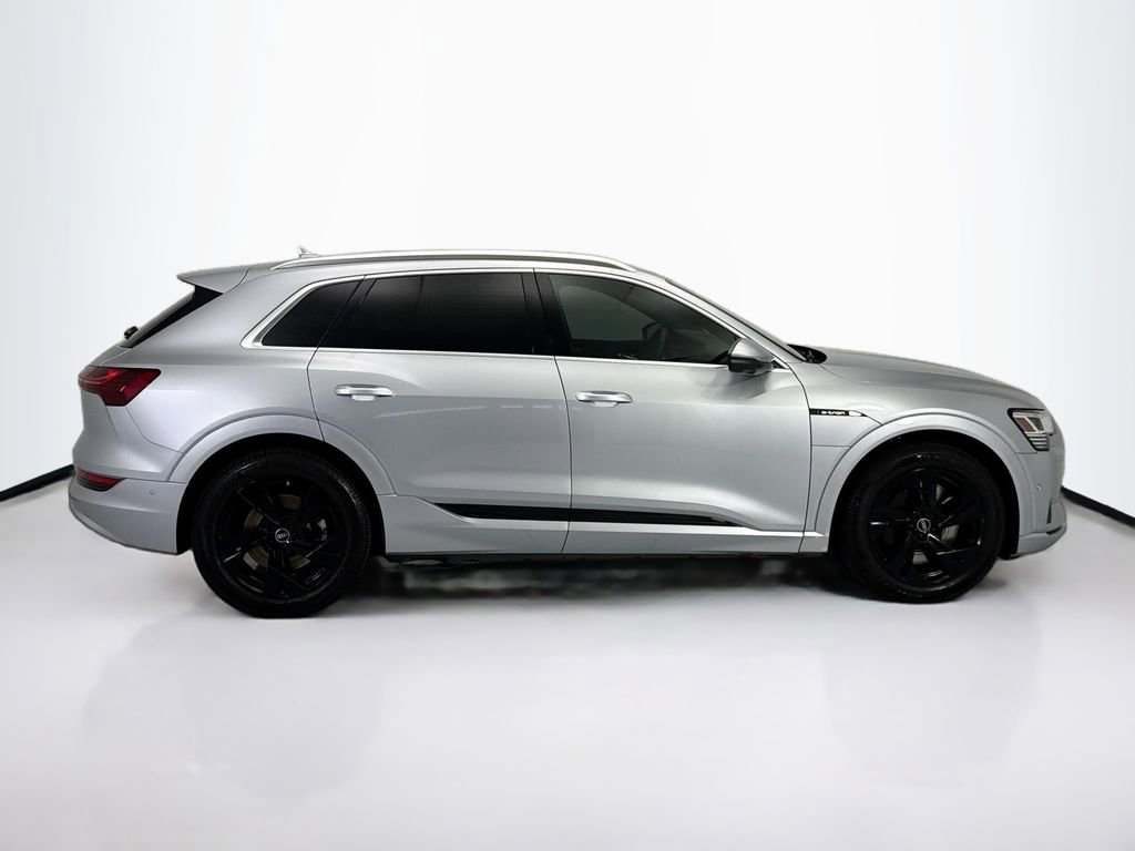 Certified 2023 Audi e-tron Premium Plus w/ Premium Plus Package AWD/4WD image 4