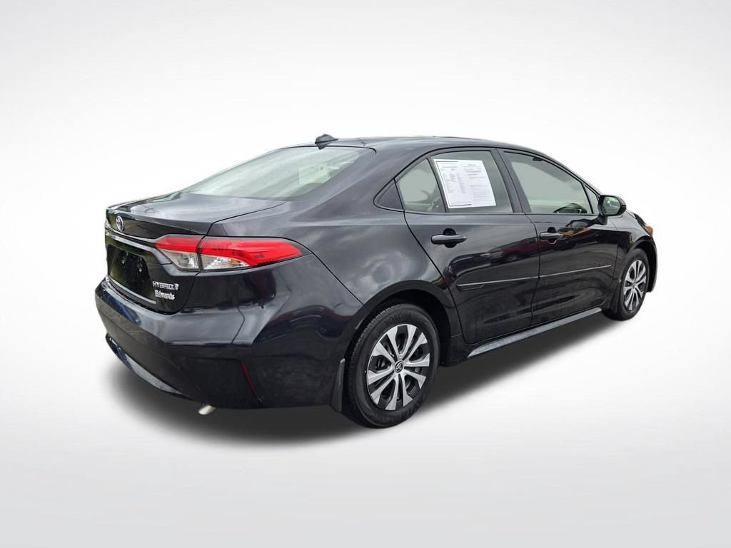 Used 2022 Toyota Corolla LE FWD image 3